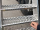 2mm Galvanizli Delikli Metal Merdiven Basamakları, Kavrama Dikme Güvenlik Izgarası Tedarikçi