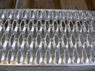 2mm Galvanizli Delikli Metal Merdiven Basamakları, Kavrama Dikme Güvenlik Izgarası